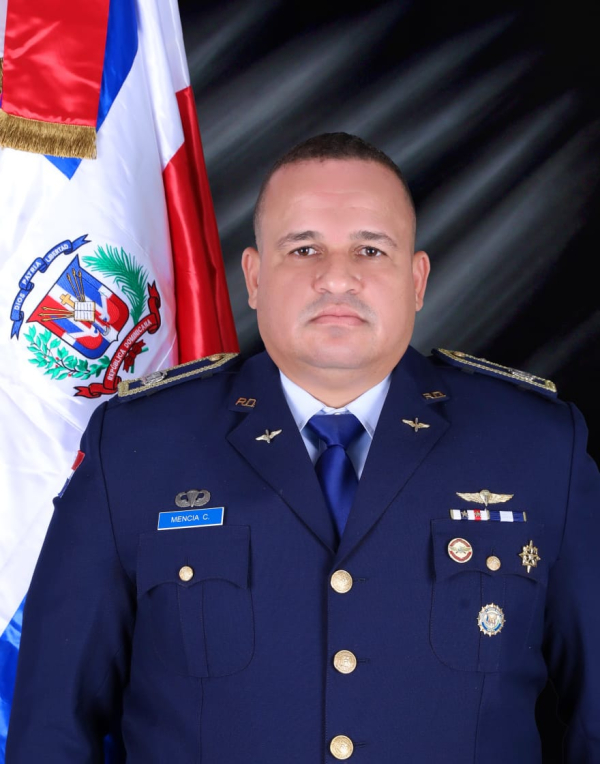Tte. Coronel Paracaidista César Ricardo Mencía Cury, FARD (DEM) Subdirector Administrativo