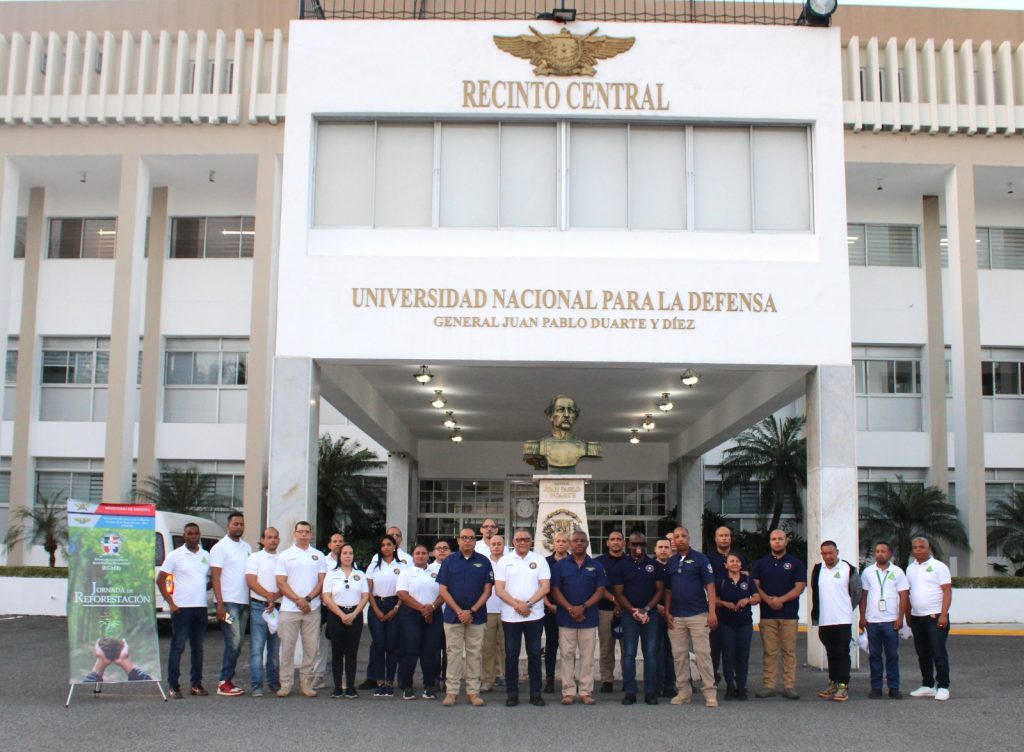 La Escuela de Graduados de Altos Estudios Estratégicos (EGAEE), de la Universidad Nacional para la Defensa “General Juan Pablo Duarte y Díez” (UNADE), llevó a cabo este sábado 13 de septiembre, una jornada de forestación en el paraje La Cumbre.