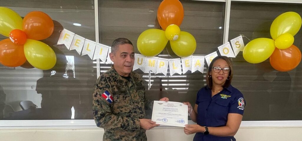 La Escuela de Graduados de Altos Estudios Estratégicos (EGAEE), realiza reconocimiento a la Asimilada Militar MILQUEYA NÚÑEZ ABREU.