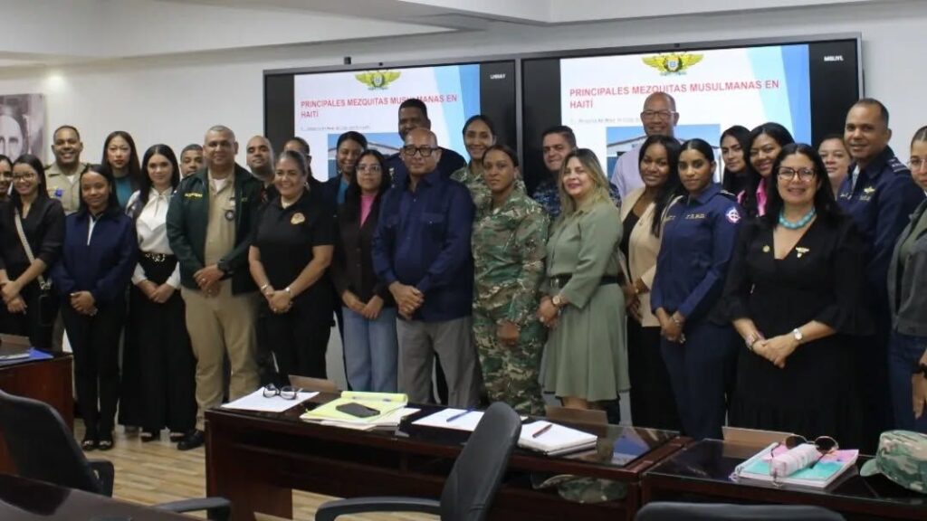 Diplomado en Comunicación Estratégica para la Defensa y Seguridad Nacional, titulado “Inteligencia militar aplicada a la comunicación”.